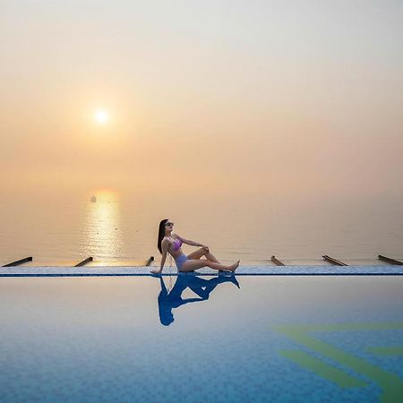 Maximilan Danang Beach Hotel Zewnętrze zdjęcie