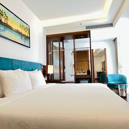 Maximilan Danang Beach Hotel Zewnętrze zdjęcie