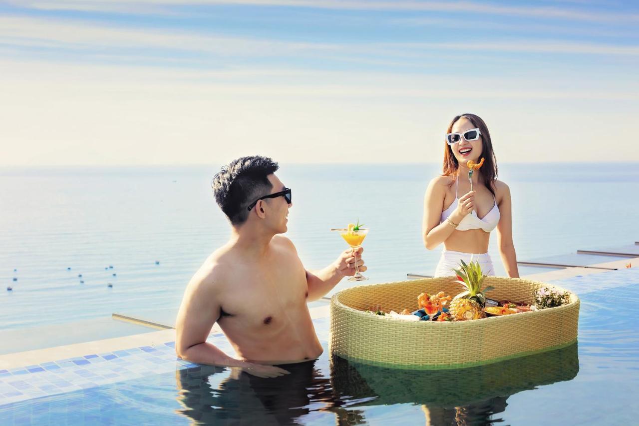 Maximilan Danang Beach Hotel Zewnętrze zdjęcie
