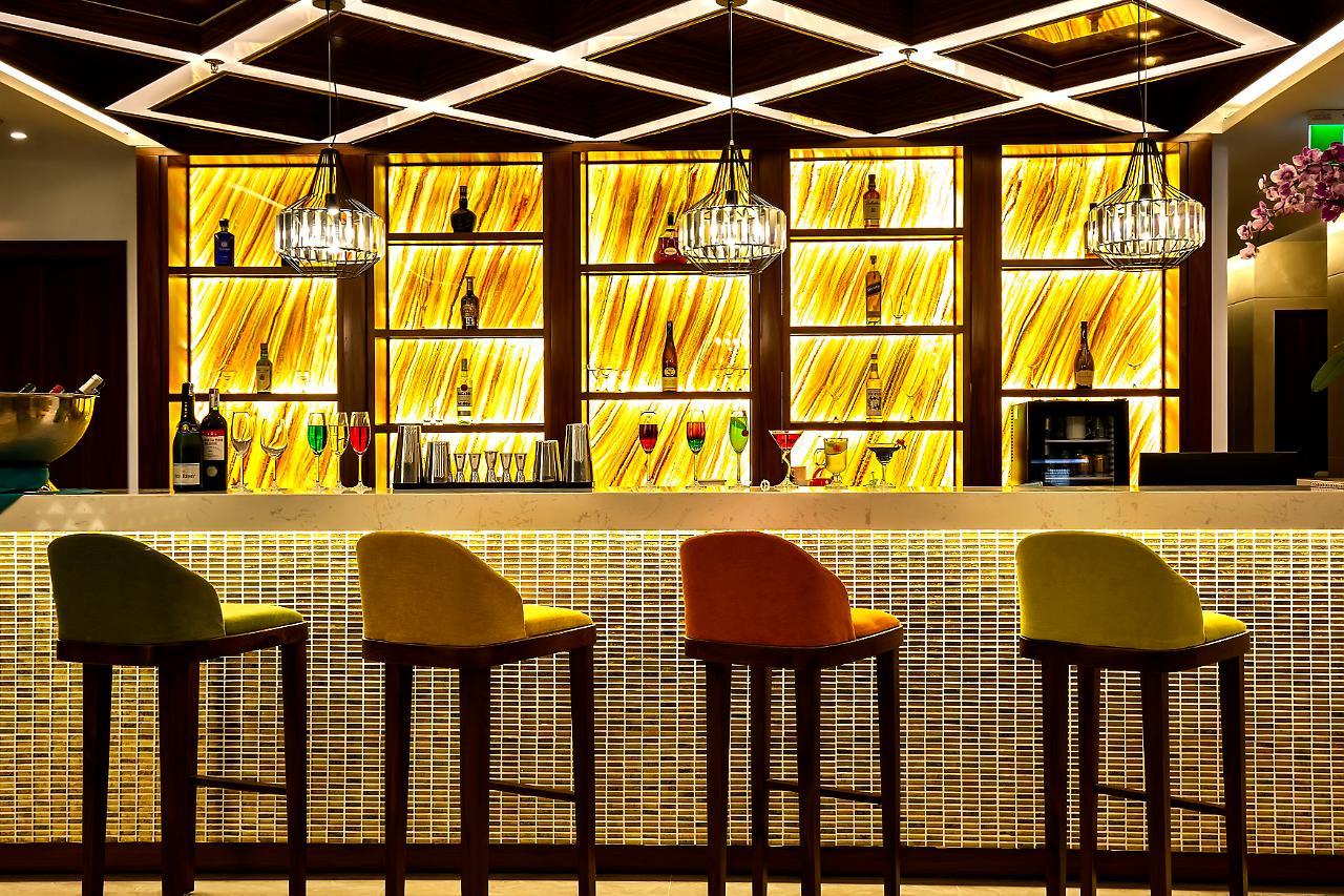 Maximilan Danang Beach Hotel Zewnętrze zdjęcie