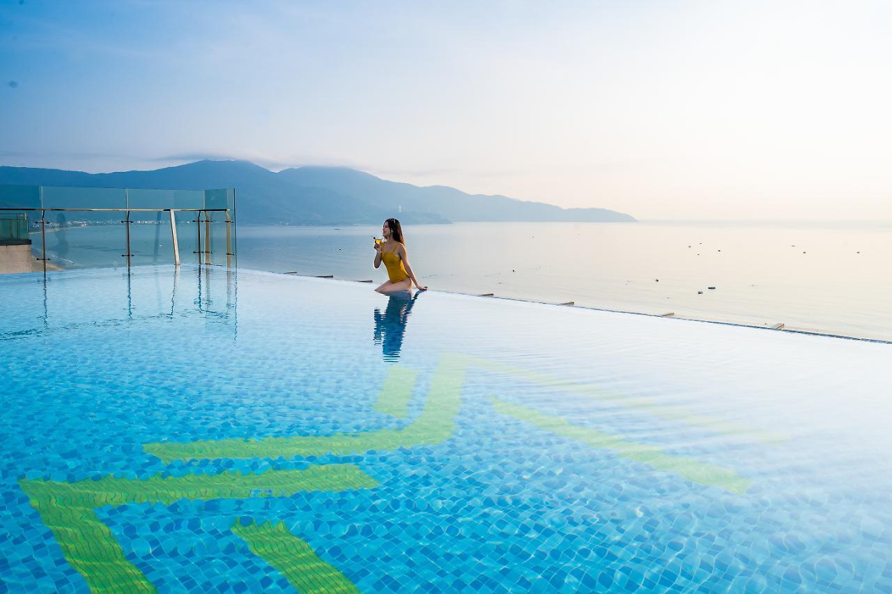 Maximilan Danang Beach Hotel Zewnętrze zdjęcie