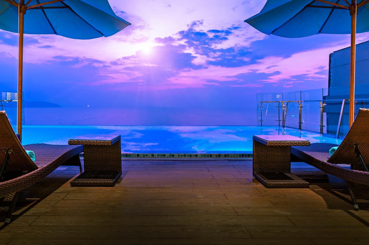 Maximilan Danang Beach Hotel Zewnętrze zdjęcie
