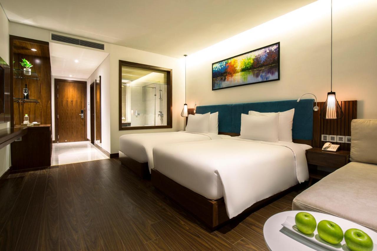 Maximilan Danang Beach Hotel Zewnętrze zdjęcie