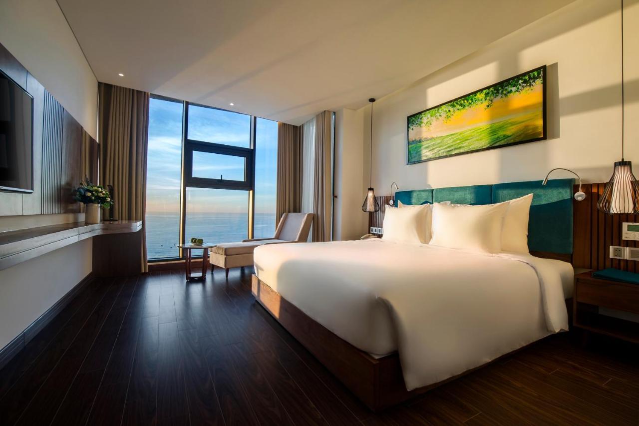 Maximilan Danang Beach Hotel Zewnętrze zdjęcie
