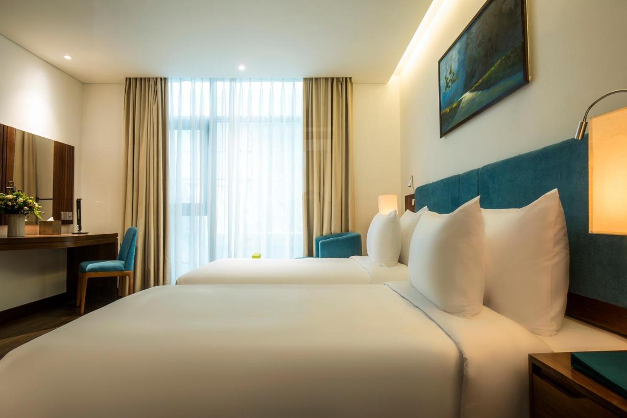 Maximilan Danang Beach Hotel Zewnętrze zdjęcie
