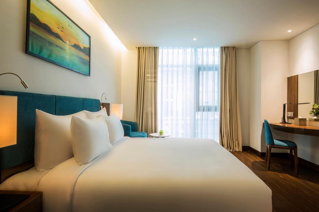 Maximilan Danang Beach Hotel Zewnętrze zdjęcie