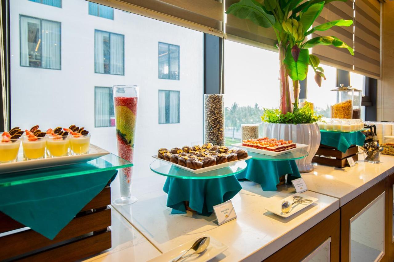 Maximilan Danang Beach Hotel Zewnętrze zdjęcie