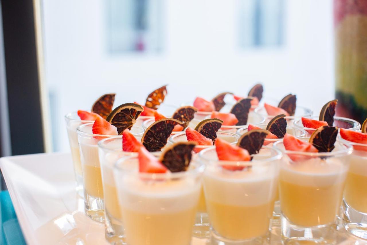 Maximilan Danang Beach Hotel Zewnętrze zdjęcie