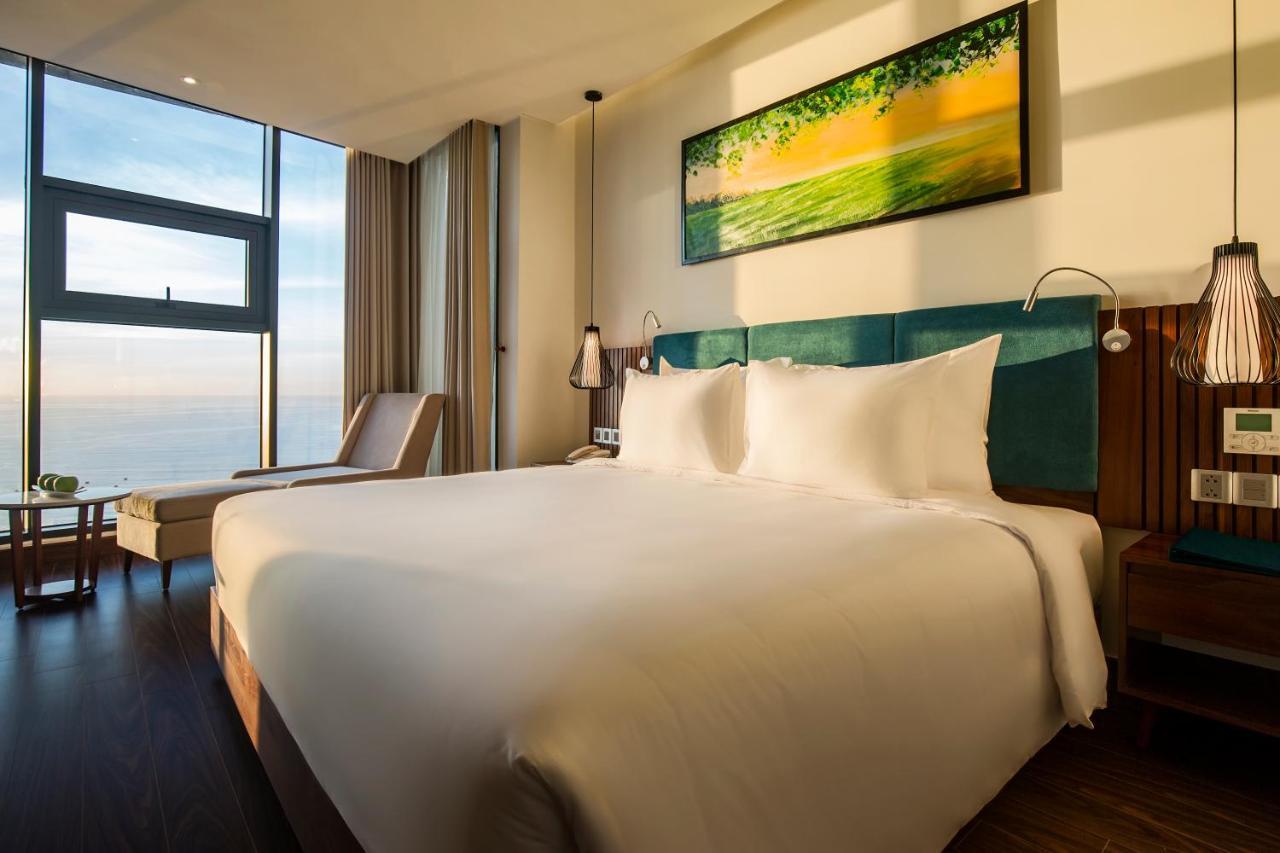 Maximilan Danang Beach Hotel Zewnętrze zdjęcie