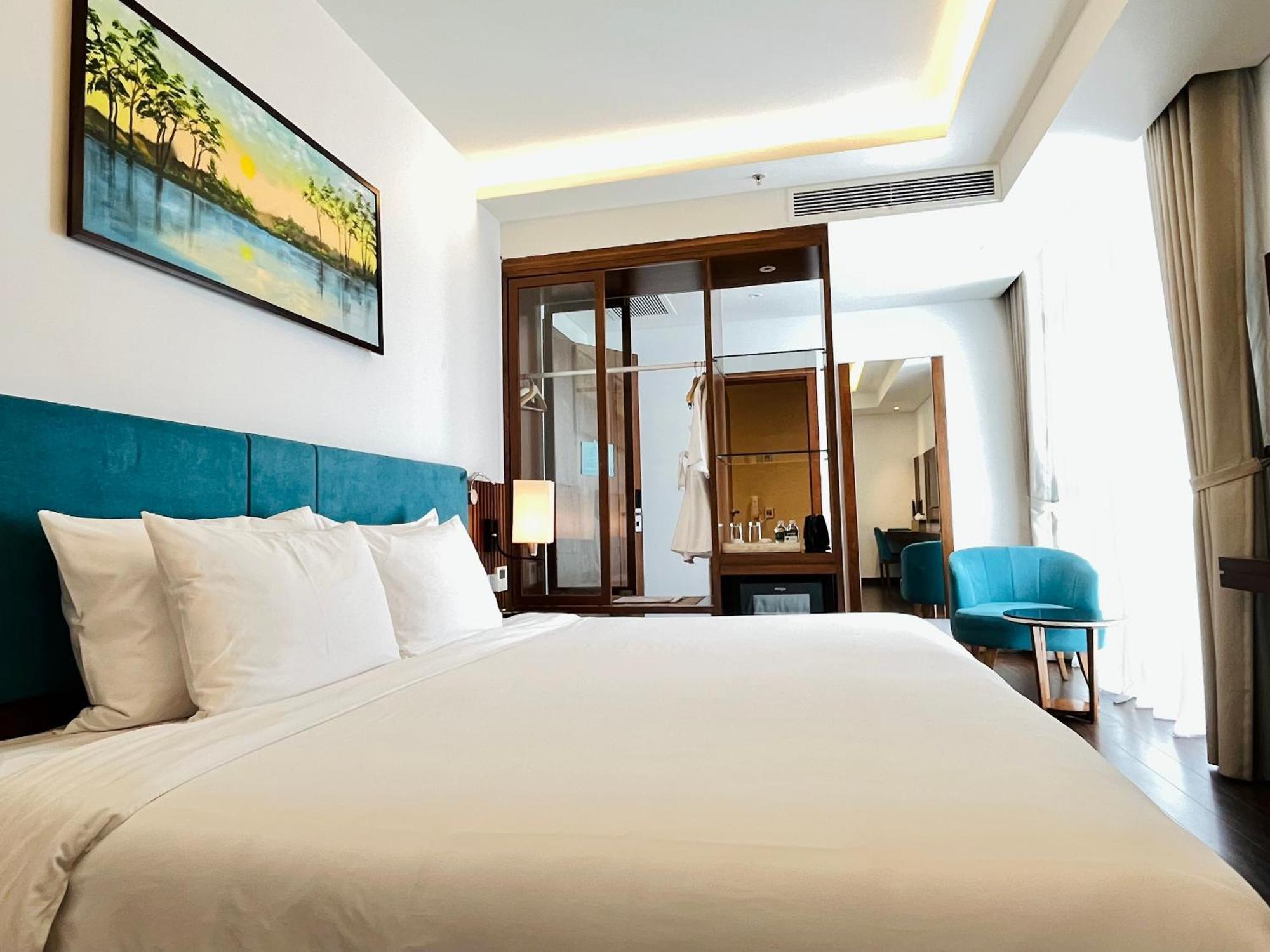 Maximilan Danang Beach Hotel Zewnętrze zdjęcie