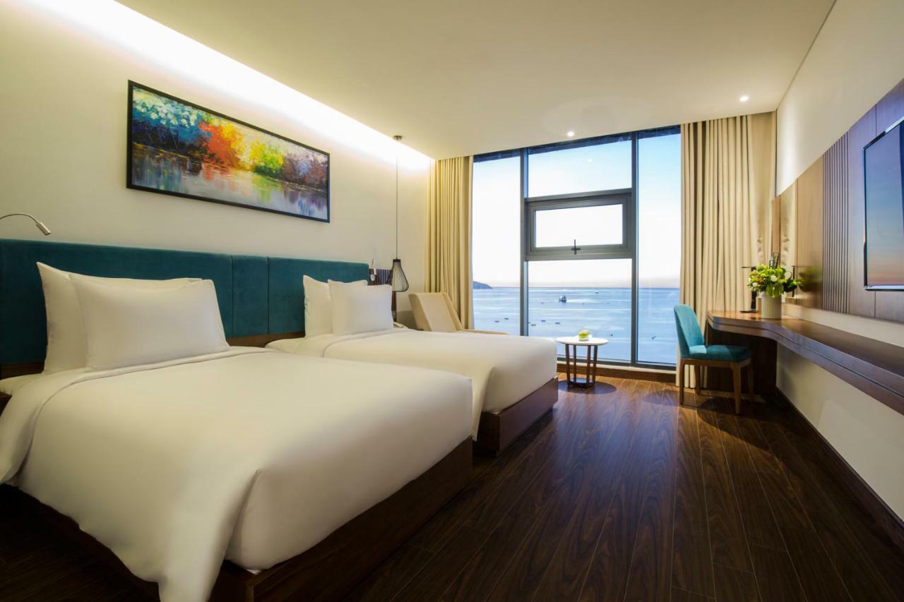 Maximilan Danang Beach Hotel Zewnętrze zdjęcie