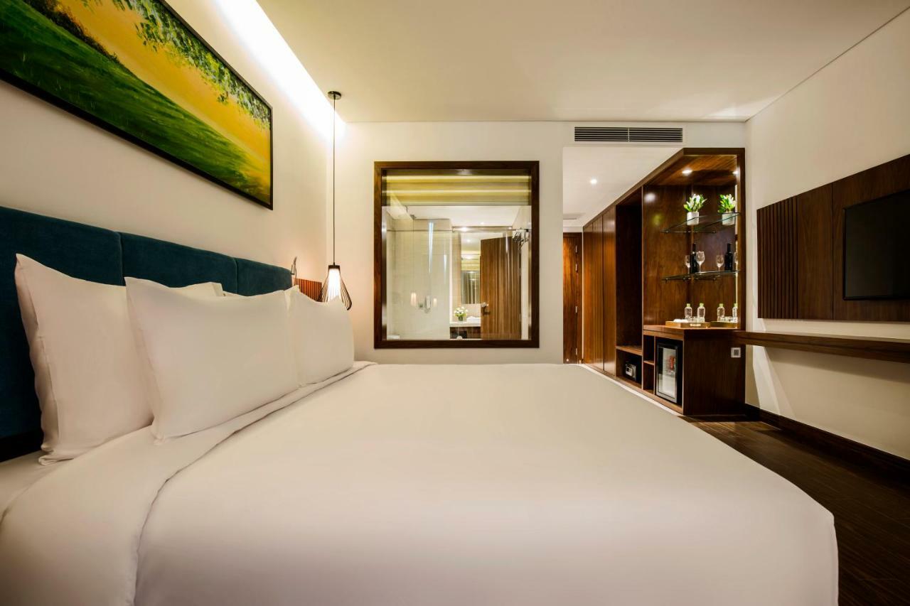 Maximilan Danang Beach Hotel Zewnętrze zdjęcie