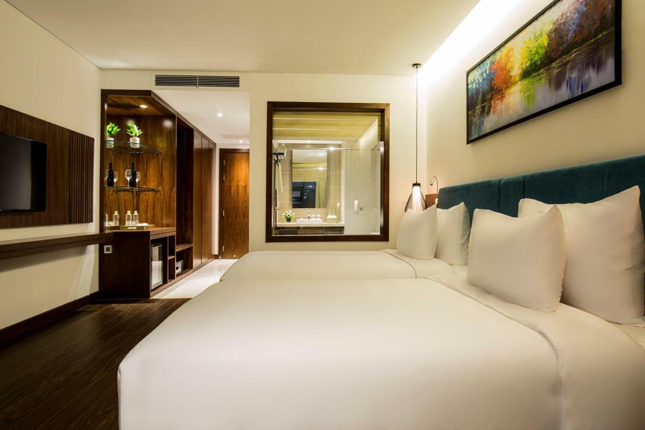 Maximilan Danang Beach Hotel Zewnętrze zdjęcie
