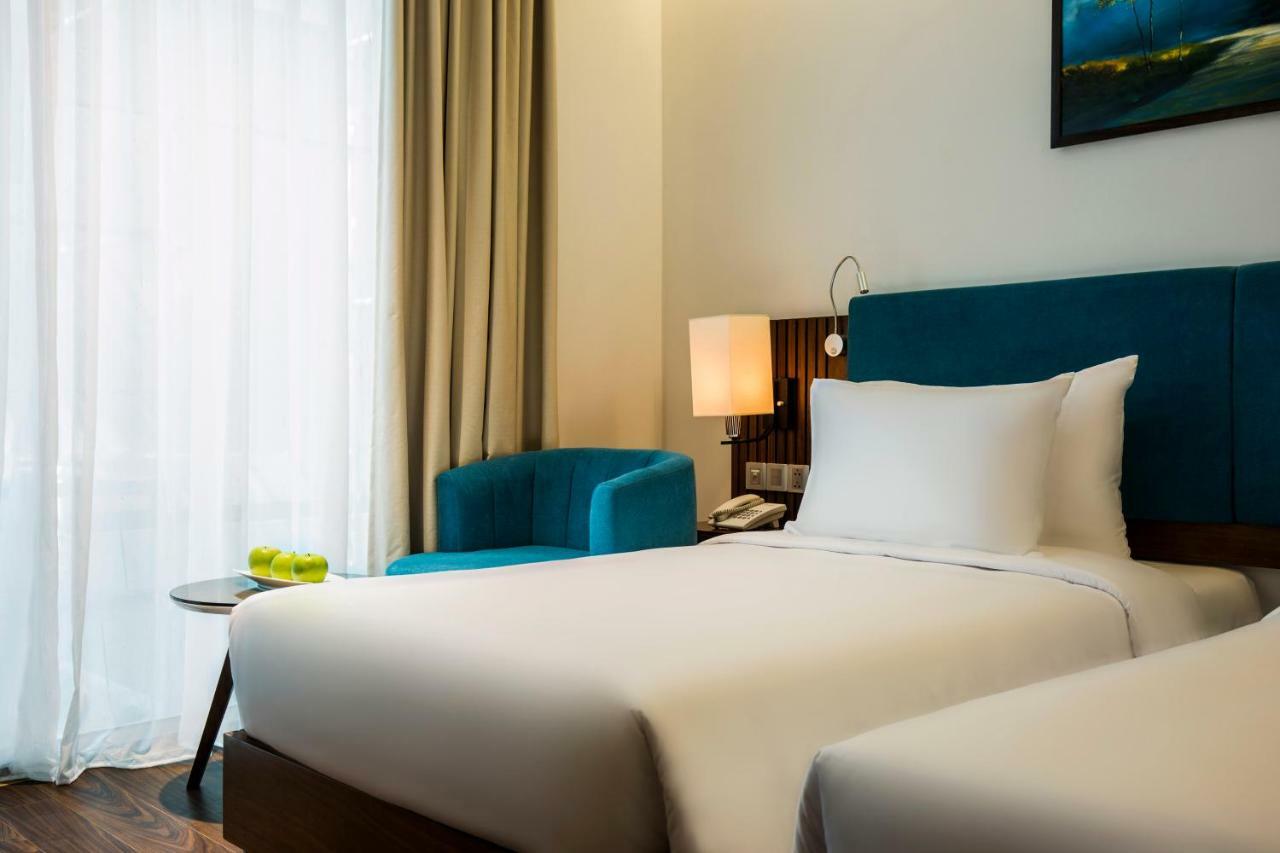 Maximilan Danang Beach Hotel Zewnętrze zdjęcie