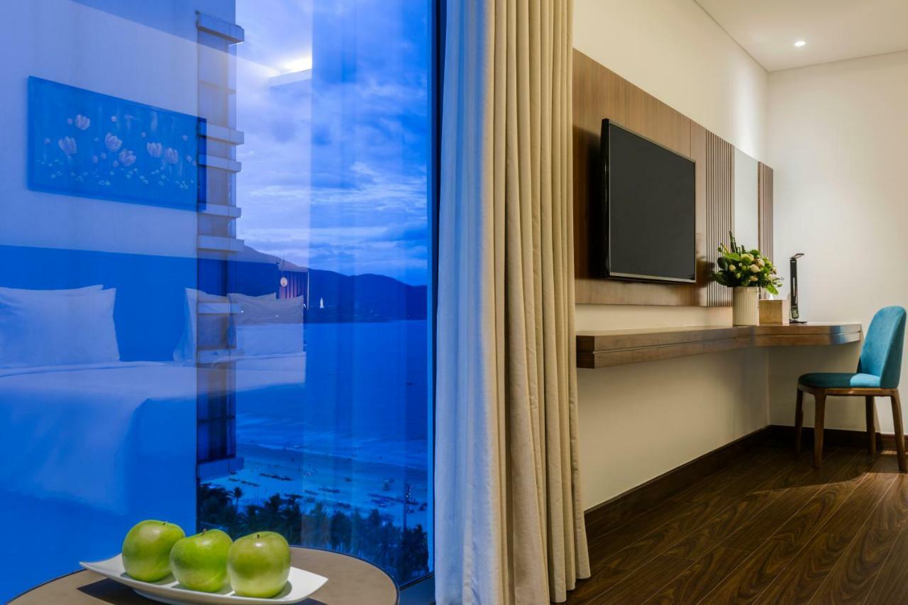 Maximilan Danang Beach Hotel Zewnętrze zdjęcie