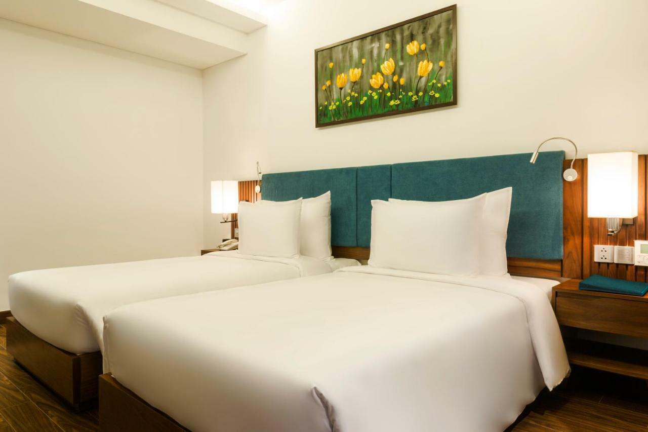 Maximilan Danang Beach Hotel Zewnętrze zdjęcie
