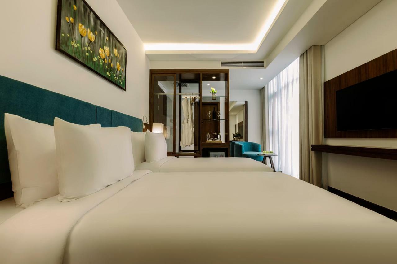 Maximilan Danang Beach Hotel Zewnętrze zdjęcie