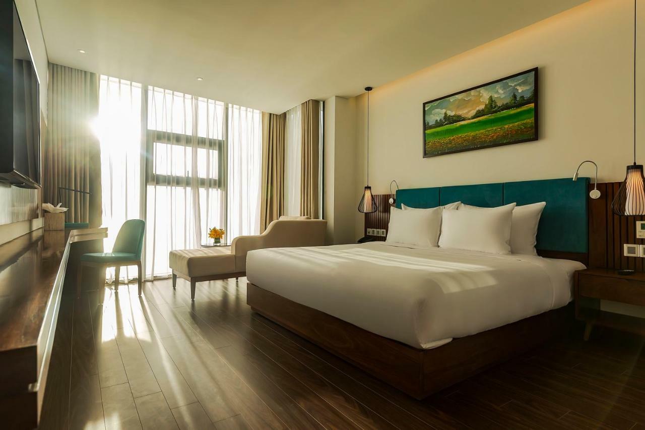 Maximilan Danang Beach Hotel Zewnętrze zdjęcie