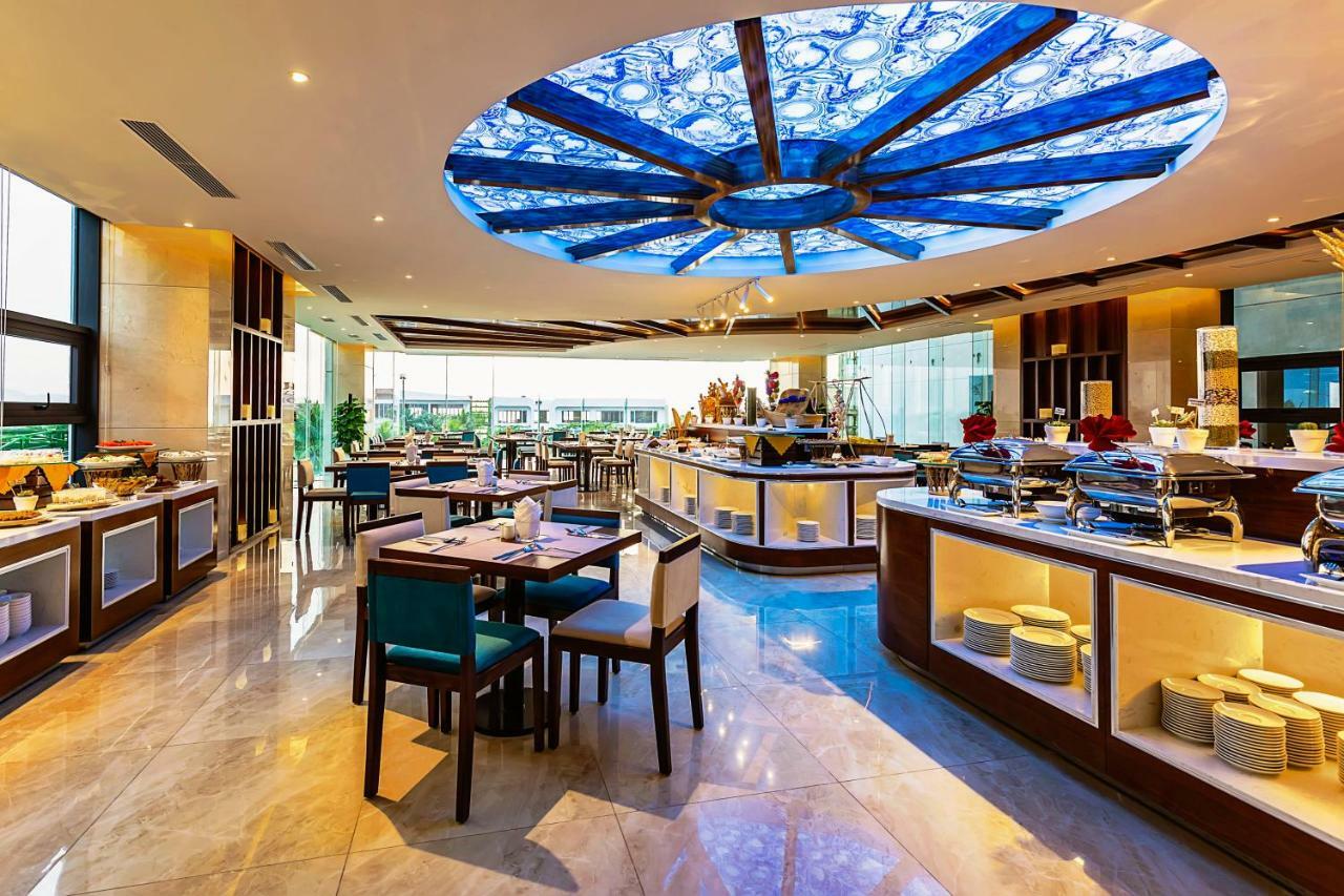Maximilan Danang Beach Hotel Zewnętrze zdjęcie