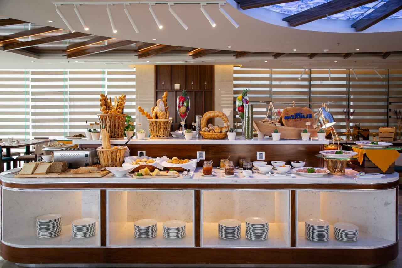 Maximilan Danang Beach Hotel Zewnętrze zdjęcie