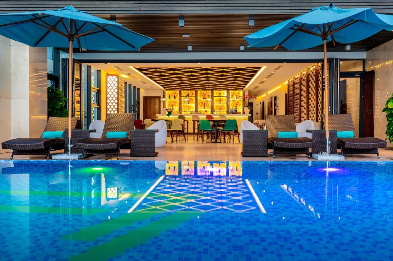Maximilan Danang Beach Hotel Zewnętrze zdjęcie