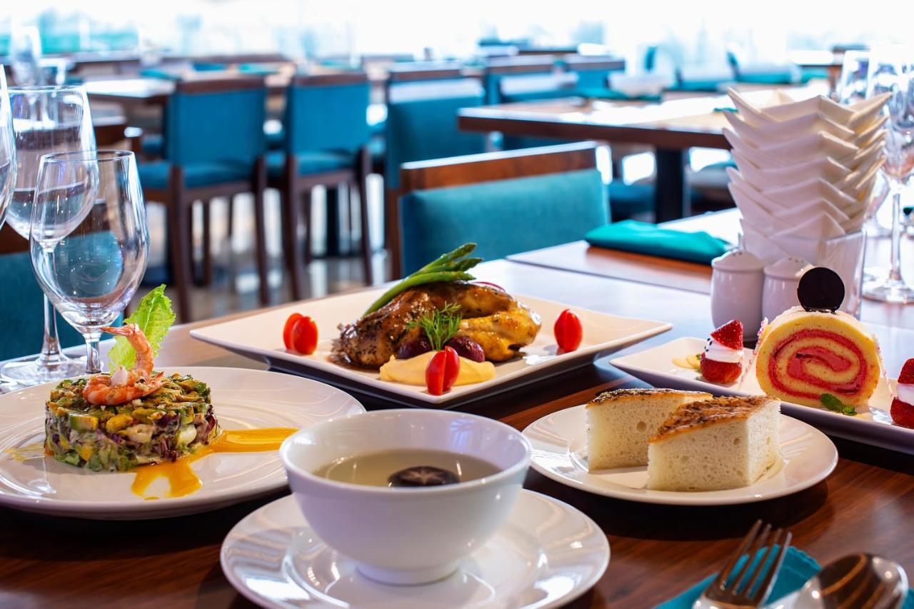 Maximilan Danang Beach Hotel Zewnętrze zdjęcie
