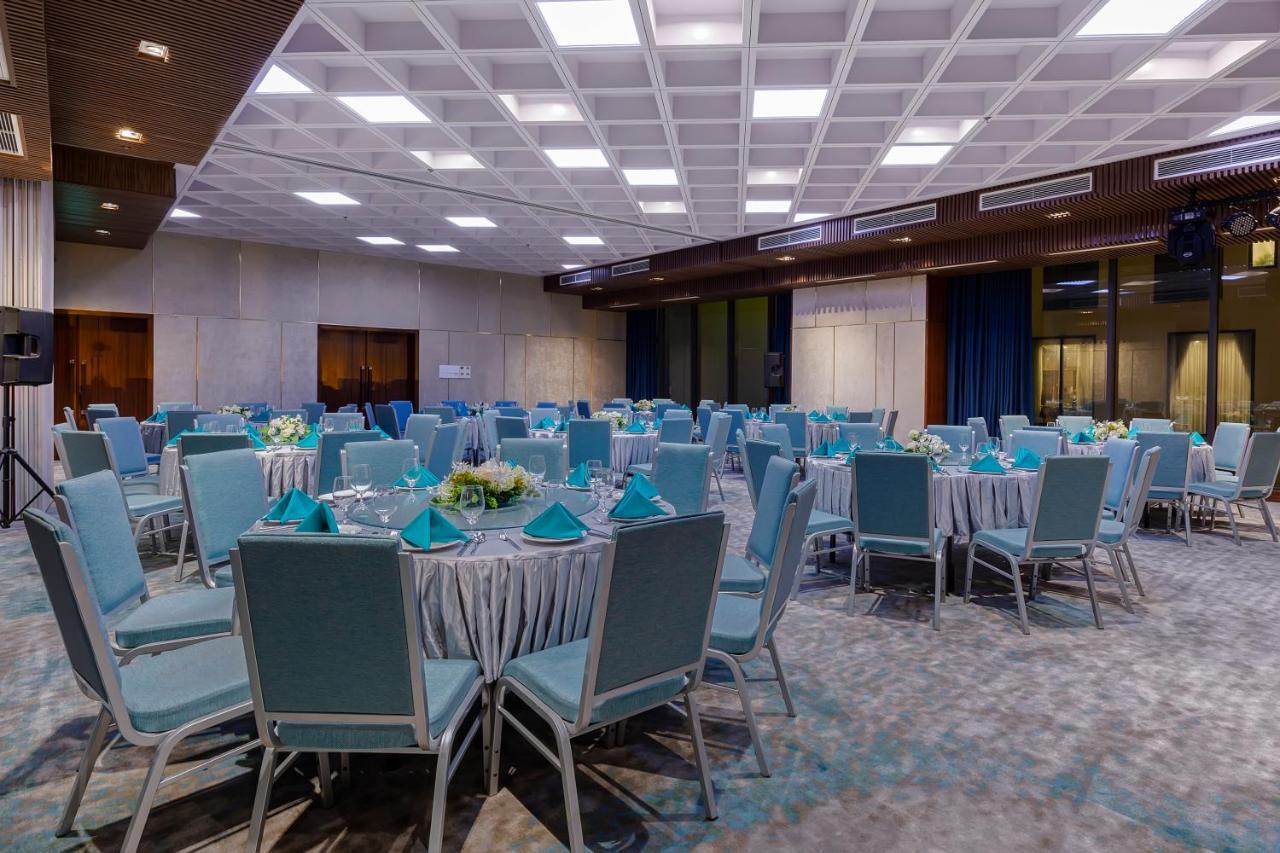 Maximilan Danang Beach Hotel Zewnętrze zdjęcie