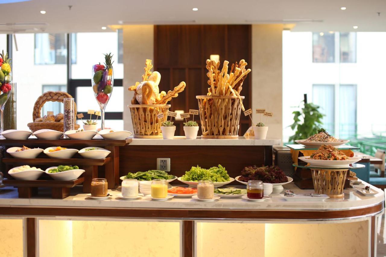 Maximilan Danang Beach Hotel Zewnętrze zdjęcie
